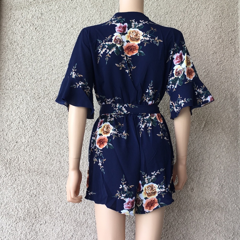 Boho Floral Print V Neck Tie Waist Short Romper - Picture 4 of 5